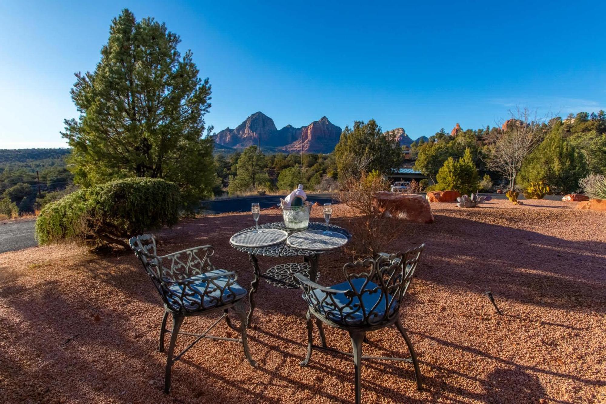 5 Bed 3 Bath Uptown Sedona-Game Room-Sauna-Cold Plunge-Jacuzzi-Gym Exterior foto