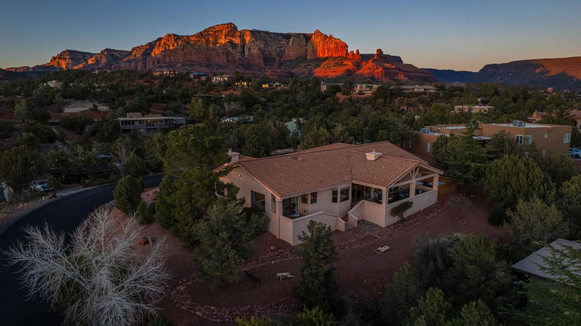 5 Bed 3 Bath Uptown Sedona-Game Room-Sauna-Cold Plunge-Jacuzzi-Gym Exterior foto
