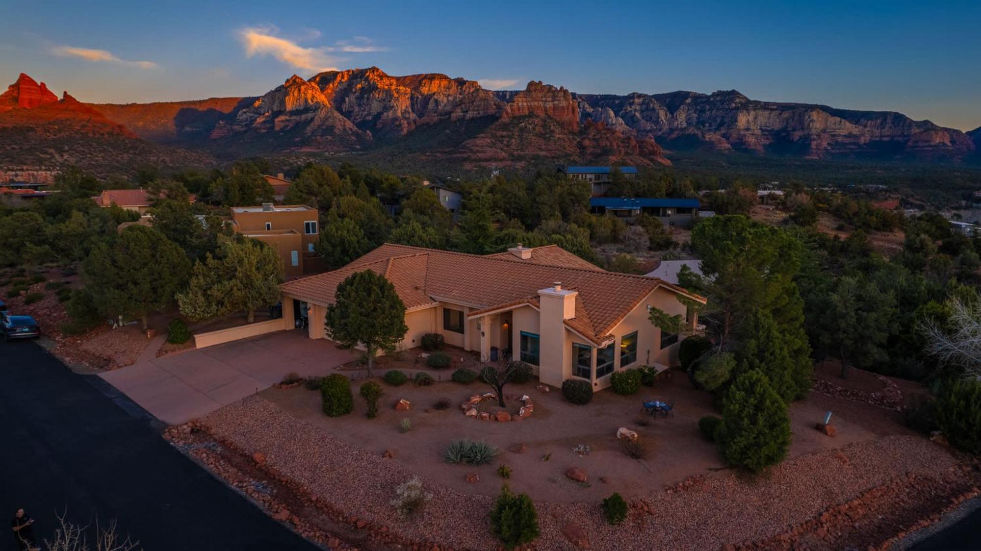 5 Bed 3 Bath Uptown Sedona-Game Room-Sauna-Cold Plunge-Jacuzzi-Gym Exterior foto
